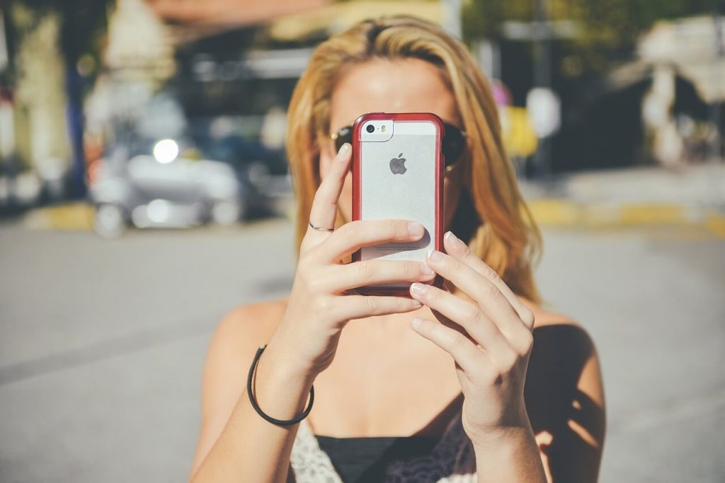 how to keep valuables safe while traveling